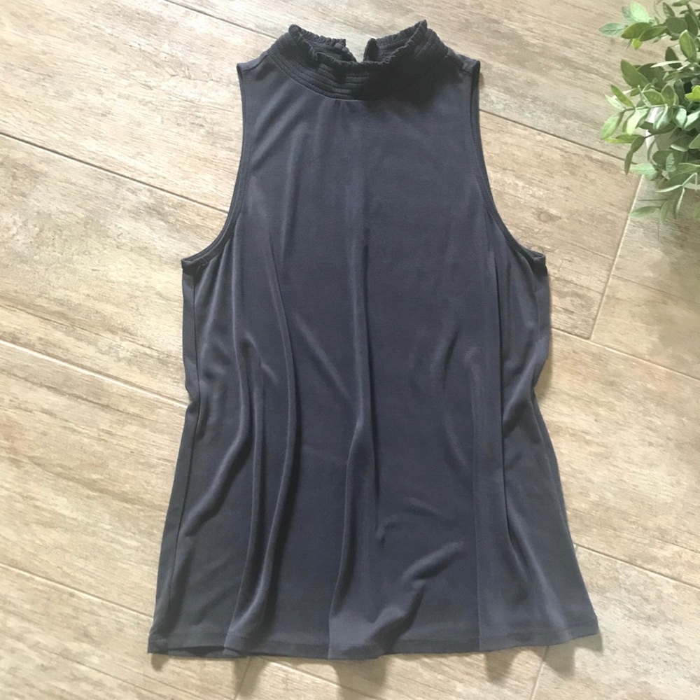 🍀2 for $18 - Loft Soft Gray Sleeveless Blouse